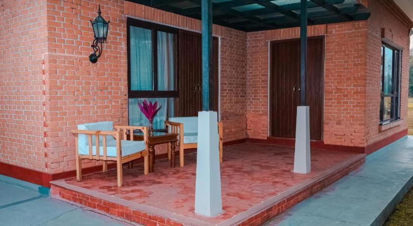 Miraaya Wellness And Golf Resort 奇旺 外观 照片