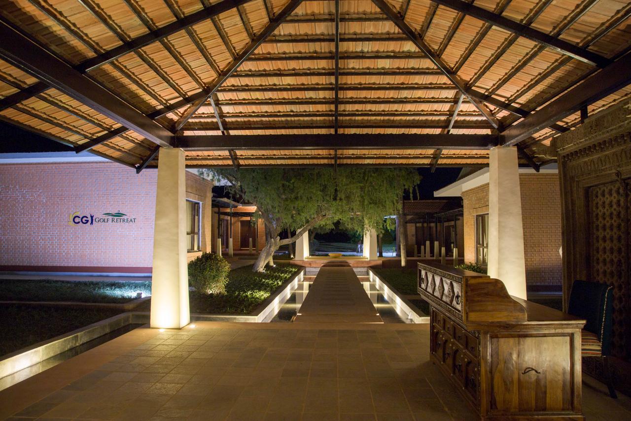 Miraaya Wellness And Golf Resort 奇旺 外观 照片