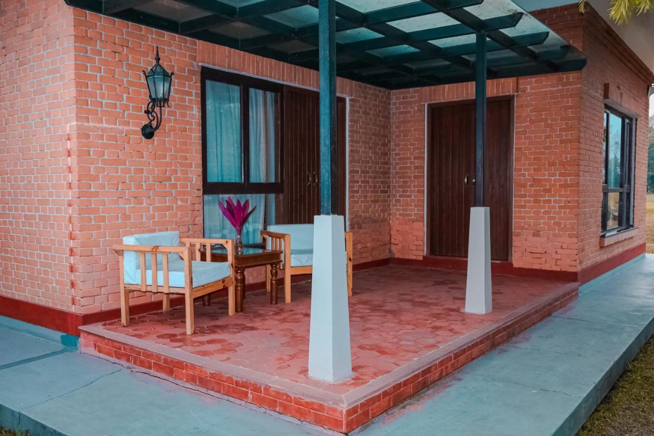 Miraaya Wellness And Golf Resort 奇旺 外观 照片