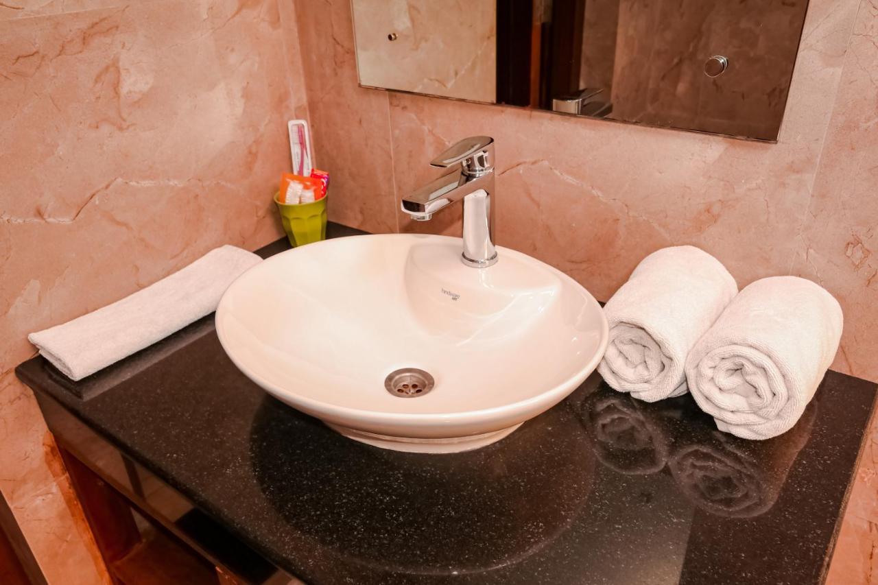 Miraaya Wellness And Golf Resort 奇旺 外观 照片